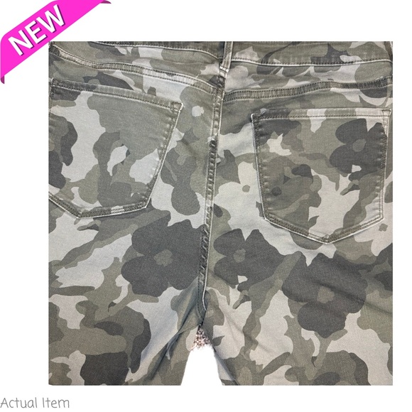 NWT Olive Green Floral Camo Rockstar Super Skinny Stretch Jeans Size 12 Tall - Picture 3 of 7